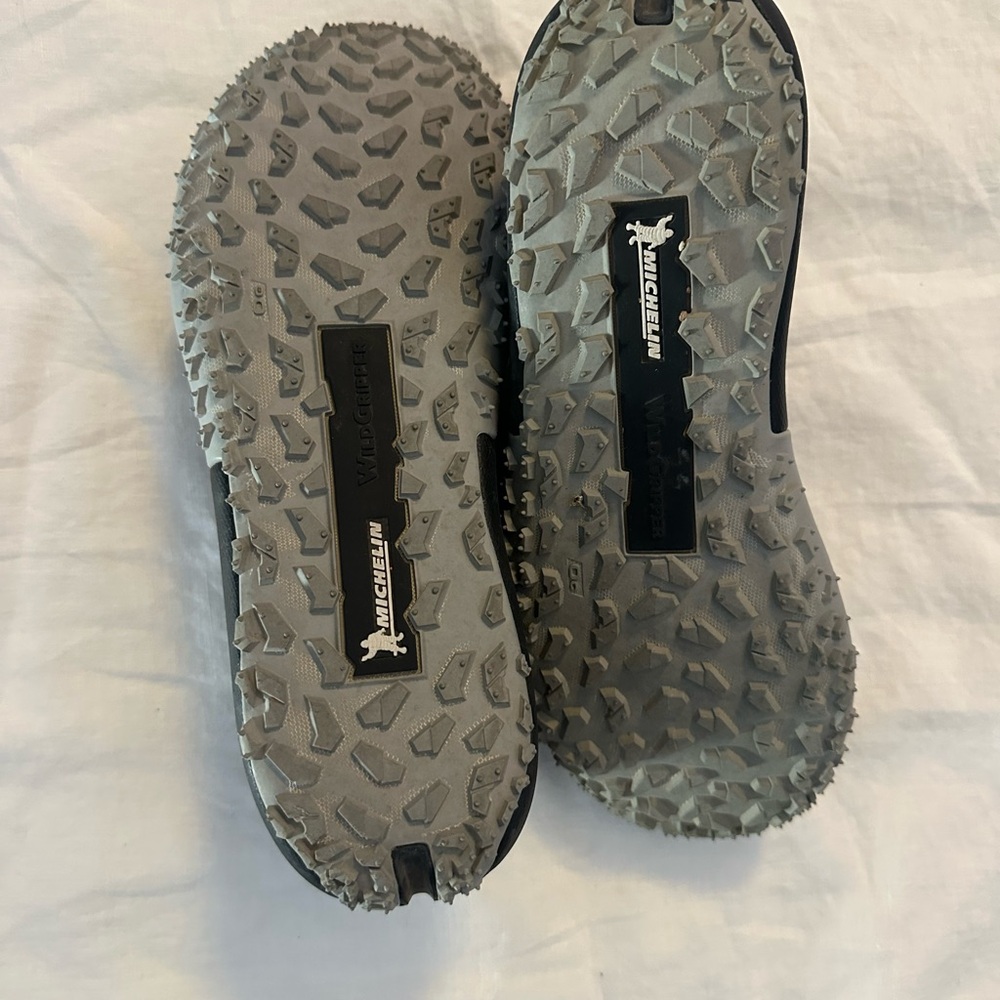 Under Armour Men's Black and Gray Athletic Shoes - Picture 3 of 4